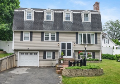 37 Hillcrest Ave, Methuen, Massachusetts 01844, 5 Bedrooms Bedrooms, 9 Rooms Rooms,2.5 BathroomsBathrooms,Residential,For Sale,Hillcrest Ave,73379301