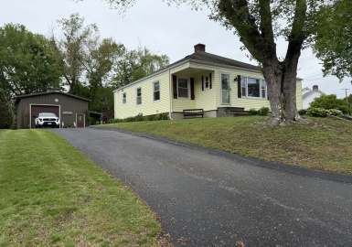 4 Perryville Rd, Webster, Massachusetts 01570, 3 Bedrooms Bedrooms, 7 Rooms Rooms,2 BathroomsBathrooms,Residential,For Sale,Perryville Rd,73380238