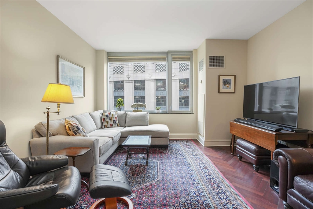 1 Charles St S, Boston, Massachusetts 02116