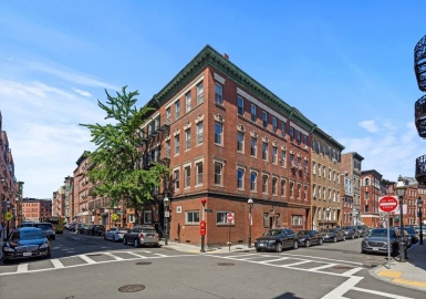 43 Cooper Street, Boston, Massachusetts 02113, 16 Bedrooms Bedrooms, 24 Rooms Rooms,8 BathroomsBathrooms,Residential Income,For Sale,Cooper Street,73350603
