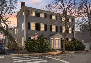 1 Fruit Street, Newburyport, Massachusetts 01950, 5 Bedrooms Bedrooms, 15 Rooms Rooms,3.5 BathroomsBathrooms,Residential Income,For Sale,Fruit Street,73387937