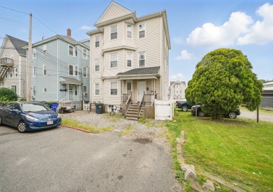 646 Birch St, Fall River, Massachusetts 02724, 9 Bedrooms Bedrooms, 21 Rooms Rooms,3 BathroomsBathrooms,Residential Income,For Sale,Birch St,73387837