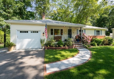 51 Claudette Cir, Framingham, Massachusetts 01701, 4 Bedrooms Bedrooms, 7 Rooms Rooms,1.5 BathroomsBathrooms,Residential,For Sale,Claudette Cir,73388448