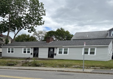 231 Moore St, Lowell, Massachusetts 01852, 2 Bedrooms Bedrooms, 6 Rooms Rooms,2 BathroomsBathrooms,Residential Income,For Sale,Moore St,73388834