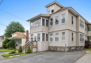 24-26 Lincoln Street, North Andover, Massachusetts 01845, 4 Bedrooms Bedrooms, 12 Rooms Rooms,2 BathroomsBathrooms,Residential Income,For Sale,Lincoln Street,73389157