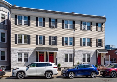 428-432 East Third Street, Boston, Massachusetts 02127, 9 Bedrooms Bedrooms, 18 Rooms Rooms,13.5 BathroomsBathrooms,Residential Income,For Sale,East Third Street,73389286