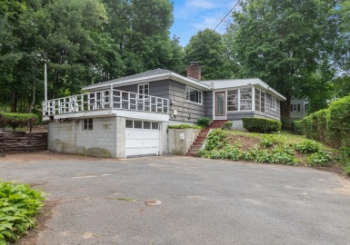 14 Forty Steps Lane, Nahant, Massachusetts 01908, 3 Bedrooms Bedrooms, 5 Rooms Rooms,1 BathroomBathrooms,Residential,For Sale,Forty Steps Lane,73389787
