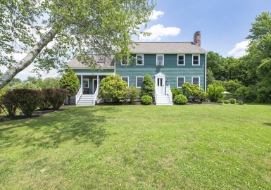 2 Harding Road, Medway, Massachusetts 02053, 3 Bedrooms Bedrooms, 9 Rooms Rooms,2.5 BathroomsBathrooms,Residential,For Sale,Harding Road,73390093