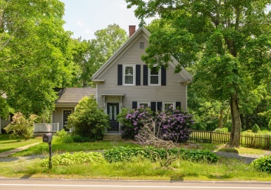 661 Main St, Hanson, Massachusetts 02341, 3 Bedrooms Bedrooms, 6 Rooms Rooms,1.5 BathroomsBathrooms,Residential,For Sale,Main St,73390095