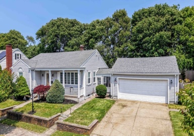 108 Nautilus St, New Bedford, Massachusetts 02744, 2 Bedrooms Bedrooms, 6 Rooms Rooms,2 BathroomsBathrooms,Residential,For Sale,Nautilus St,73390982