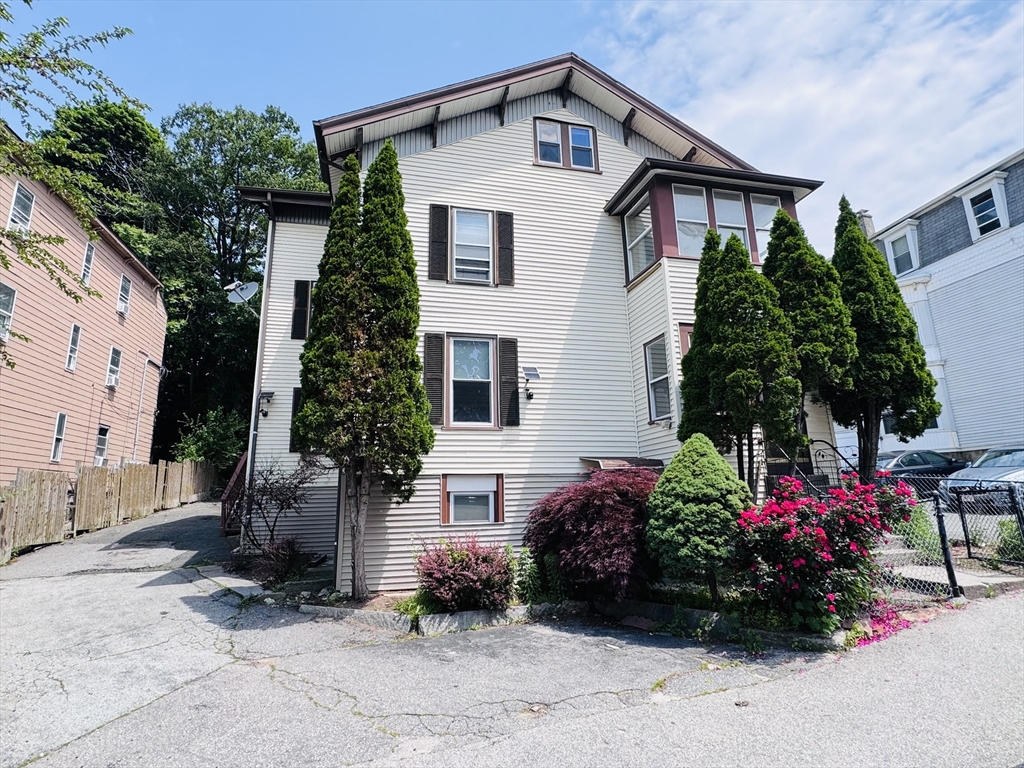 27 Shelby St, Worcester, Massachusetts 01605, 11 Bedrooms Bedrooms, 19 Rooms Rooms,4 BathroomsBathrooms,Residential Income,For Sale,Shelby St,73391157