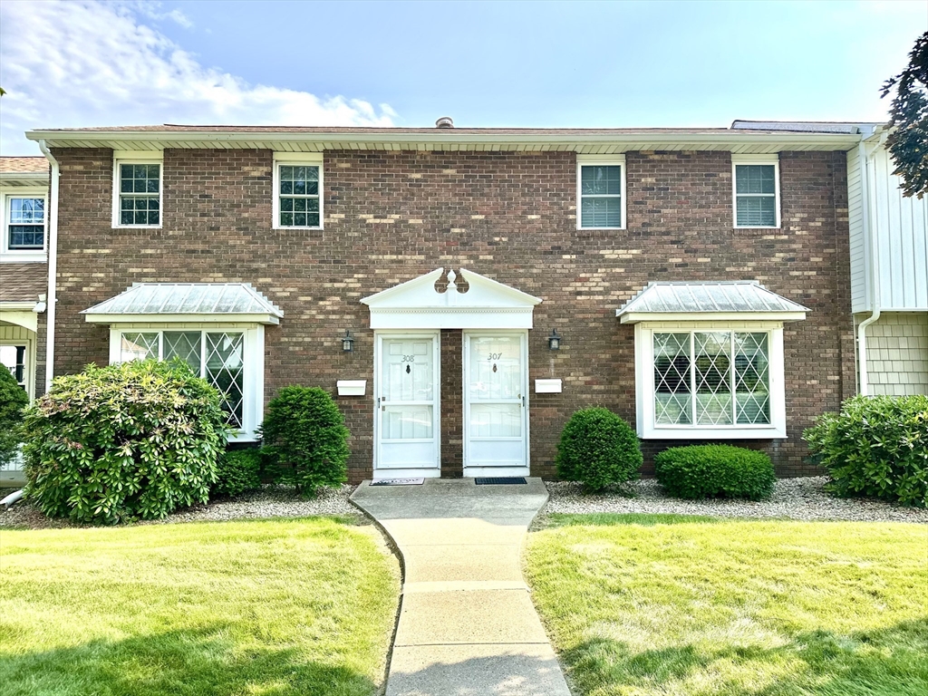 308 Blisswood Village Dr, Ludlow, Massachusetts 01056, 2 Bedrooms Bedrooms, 5 Rooms Rooms,1.5 BathroomsBathrooms,Residential,For Sale,Blisswood Village Dr,73391060