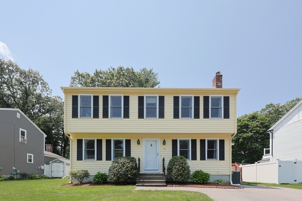 27 Perry H. Henderson Dr., Framingham, Massachusetts 01701, 3 Bedrooms Bedrooms, 9 Rooms Rooms,2 BathroomsBathrooms,Residential,For Sale,Perry H. Henderson Dr.,73391085
