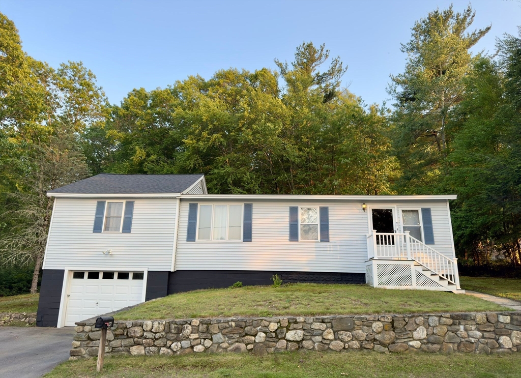 96 Harris Street, Methuen, Massachusetts 01844, 3 Bedrooms Bedrooms, 6 Rooms Rooms,1 BathroomBathrooms,Residential,For Sale,Harris Street,73391110