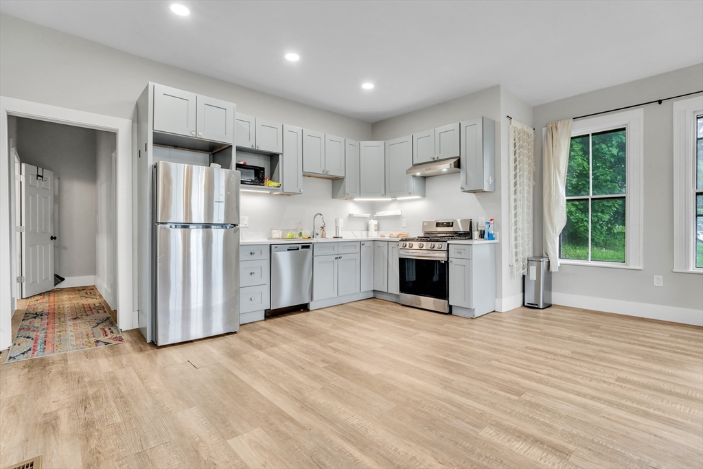 187 Neponset Ave, Boston, Massachusetts 02122, 2 Bedrooms Bedrooms, 4 Rooms Rooms,2 BathroomsBathrooms,Residential Lease,For Rent,Neponset Ave,73391421