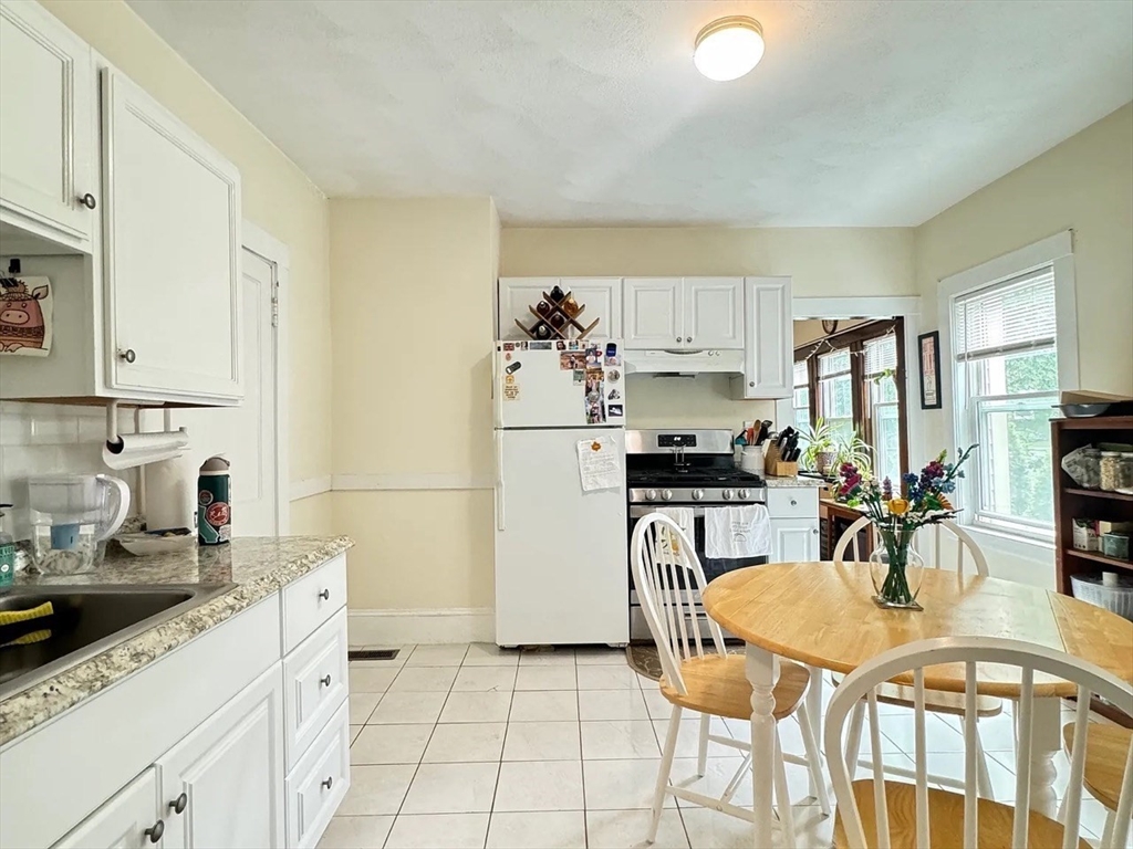 99 Kilsyth Rd, Boston, Massachusetts 02135, 2 Bedrooms Bedrooms, 4 Rooms Rooms,1 BathroomBathrooms,Residential Lease,For Rent,Kilsyth Rd,73391426