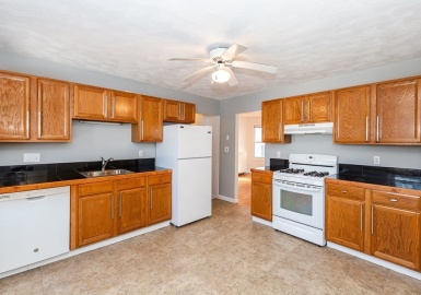 15 Hutchinson Street, Winthrop, Massachusetts 02152, 2 Bedrooms Bedrooms, 5 Rooms Rooms,1 BathroomBathrooms,Residential Lease,For Rent,Hutchinson Street,73391630