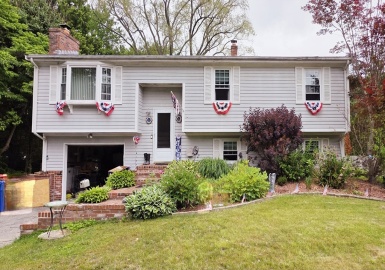 218 Pleasant, Seekonk, Massachusetts 02771, 3 Bedrooms Bedrooms, 5 Rooms Rooms,2 BathroomsBathrooms,Residential,For Sale,Pleasant,73391596