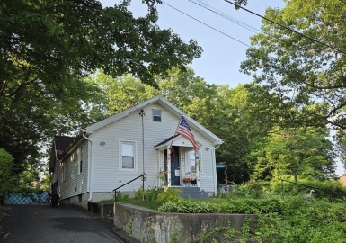 28 Hartley St, Springfield, Massachusetts 01104, 2 Bedrooms Bedrooms, 5 Rooms Rooms,1 BathroomBathrooms,Residential,For Sale,Hartley St,73391711