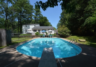 13 N Grove St, Foxboro, Massachusetts 02035, 5 Bedrooms Bedrooms, 11 Rooms Rooms,2.5 BathroomsBathrooms,Residential,For Sale,N Grove St,73391785