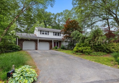 23 Eastview Ave, Billerica, Massachusetts 01821, 3 Bedrooms Bedrooms, 7 Rooms Rooms,1.5 BathroomsBathrooms,Residential,For Sale,Eastview Ave,73391826