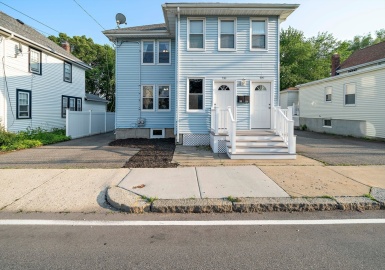 929-931 Sea Street, Quincy, Massachusetts 02169, 5 Bedrooms Bedrooms, 11 Rooms Rooms,2 BathroomsBathrooms,Residential Income,For Sale,Sea Street,73391854