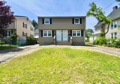 64-66 E Bay Path Ter, Springfield, Massachusetts 01109, 4 Bedrooms Bedrooms, 8 Rooms Rooms,2 BathroomsBathrooms,Residential Income,For Sale,E Bay Path Ter,73392422