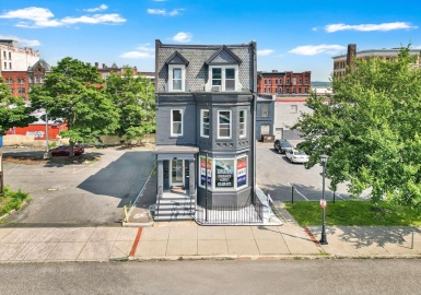284 Maple St, Holyoke, Massachusetts 01040, 2 Bedrooms Bedrooms, 10 Rooms Rooms,2.5 BathroomsBathrooms,Residential Income,For Sale,Maple St,73392368