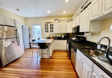 174 Putnam Ave, Cambridge, Massachusetts 02139, 3 Bedrooms Bedrooms, 5 Rooms Rooms,1 BathroomBathrooms,Residential Lease,For Rent,Putnam Ave,73392625