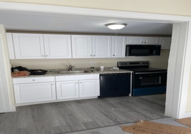 8-10 School St, Amesbury, Massachusetts 01913, 1 Bedroom Bedrooms, 4 Rooms Rooms,1 BathroomBathrooms,Residential Lease,For Rent,School St,73392739