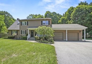 2-4 Founders Road, Shrewsbury, Massachusetts 01545, 4 Bedrooms Bedrooms, 13 Rooms Rooms,4 BathroomsBathrooms,Residential Income,For Sale,Founders Road,73392817
