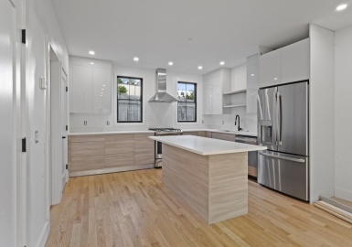 3 Pulaski Ave, Boston, Massachusetts 02127, 4 Bedrooms Bedrooms, 6 Rooms Rooms,3.5 BathroomsBathrooms,Residential Lease,For Rent,Pulaski Ave,73393298