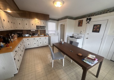 543 Broadway, Somerville, Massachusetts 02145, 2 Bedrooms Bedrooms, 5 Rooms Rooms,1 BathroomBathrooms,Residential Lease,For Rent,Broadway,73393339