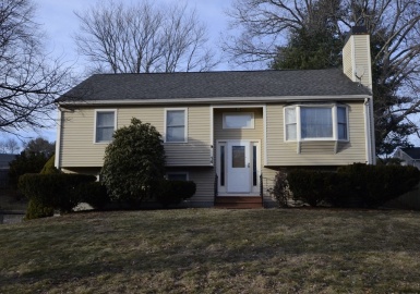 14 Brion Rd, Bellingham, Massachusetts 02019, 3 Bedrooms Bedrooms, 5 Rooms Rooms,1.5 BathroomsBathrooms,Residential Lease,For Rent,Brion Rd,73393322