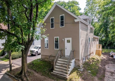 41 Adams St, Fairhaven, Massachusetts 02719, 7 Bedrooms Bedrooms, 14 Rooms Rooms,3 BathroomsBathrooms,Residential Income,For Sale,Adams St,73393108