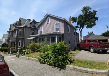 18 Bowdoin St, Worcester, Massachusetts 01609, 7 Bedrooms Bedrooms, 11 Rooms Rooms,2 BathroomsBathrooms,Residential Income,For Sale,Bowdoin St,73393265