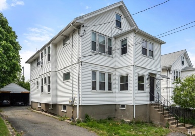 124-126 Chapman St, Watertown, Massachusetts 02472, 4 Bedrooms Bedrooms, 11 Rooms Rooms,2 BathroomsBathrooms,Residential Income,For Sale,Chapman St,73393236