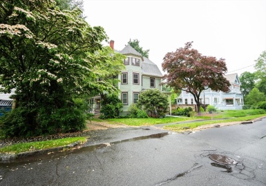 18 N Prospect St, Amherst, Massachusetts 01002, 7 Bedrooms Bedrooms, 15 Rooms Rooms,4 BathroomsBathrooms,Residential Income,For Sale,N Prospect St,73393295