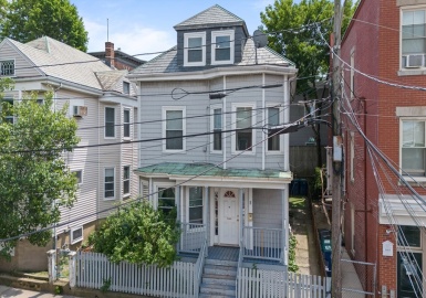 8 Ward St, Salem, Massachusetts 01970, 5 Bedrooms Bedrooms, 12 Rooms Rooms,2 BathroomsBathrooms,Residential Income,For Sale,Ward St,73393313