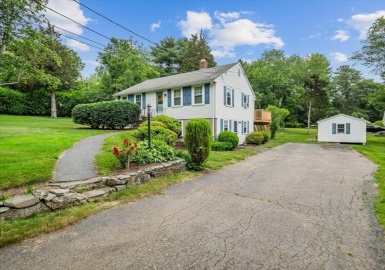 12 Allen St, Pembroke, Massachusetts 02359, 4 Bedrooms Bedrooms, 8 Rooms Rooms,2 BathroomsBathrooms,Residential Income,For Sale,Allen St,73393416