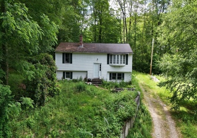 35 Beacon St, Orange, Massachusetts 01364, 3 Bedrooms Bedrooms, 5 Rooms Rooms,1 BathroomBathrooms,Residential,For Sale,Beacon St,73393372