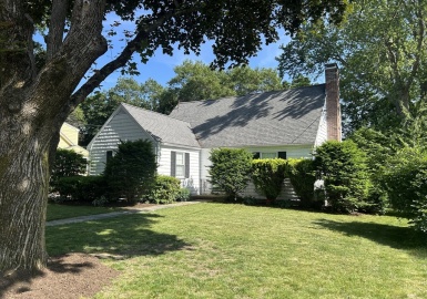 40 Grosvenor Road, Needham, Massachusetts 02492, 3 Bedrooms Bedrooms, 6 Rooms Rooms,2 BathroomsBathrooms,Residential Lease,For Rent,Grosvenor Road,73394423