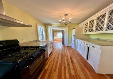 984 Chestnut Street, Newton, Massachusetts 02464, 3 Bedrooms Bedrooms, 5 Rooms Rooms,1.5 BathroomsBathrooms,Residential Lease,For Rent,Chestnut Street,73394507