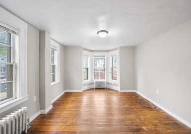 4 Pearl St, Stoneham, Massachusetts 02180, 3 Bedrooms Bedrooms, 8 Rooms Rooms,2 BathroomsBathrooms,Residential Lease,For Rent,Pearl St,73394514