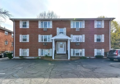 122 Decatur St, Arlington, Massachusetts 02474, 1 Bedroom Bedrooms, 3 Rooms Rooms,1 BathroomBathrooms,Residential Lease,For Rent,Decatur St,73394533