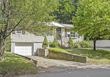 6 Mackin St, Hudson, Massachusetts 01749, 3 Bedrooms Bedrooms, 6 Rooms Rooms,1.5 BathroomsBathrooms,Residential Lease,For Rent,Mackin St,73394561