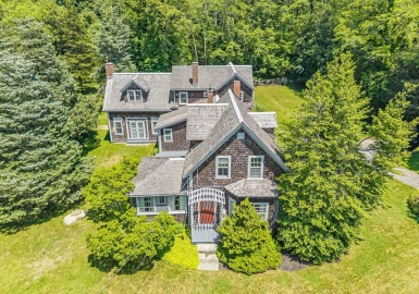 275 W Falmouth Hwy, Falmouth, Massachusetts 02540, 4 Bedrooms Bedrooms, 8 Rooms Rooms,3 BathroomsBathrooms,Residential,For Sale,W Falmouth Hwy,73394737