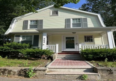 252 Florence Ave, Arlington, Massachusetts 02476, 4 Bedrooms Bedrooms, 7 Rooms Rooms,2 BathroomsBathrooms,Residential Lease,For Rent,Florence Ave,73394876