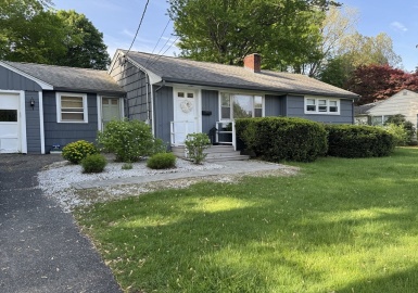 50 Edgewater Drive, Framingham, Massachusetts 01702, 2 Bedrooms Bedrooms, 5 Rooms Rooms,1 BathroomBathrooms,Residential Lease,For Rent,Edgewater Drive,73394970