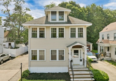 10-12 Peaslee Terrace, Methuen, Massachusetts 01844, 4 Bedrooms Bedrooms, 8 Rooms Rooms,2 BathroomsBathrooms,Residential Income,For Sale,Peaslee Terrace,73396121